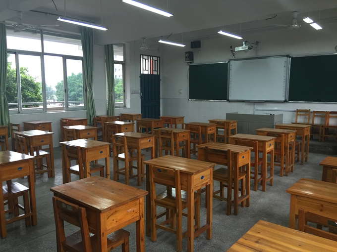 严格按照要求布置考场
